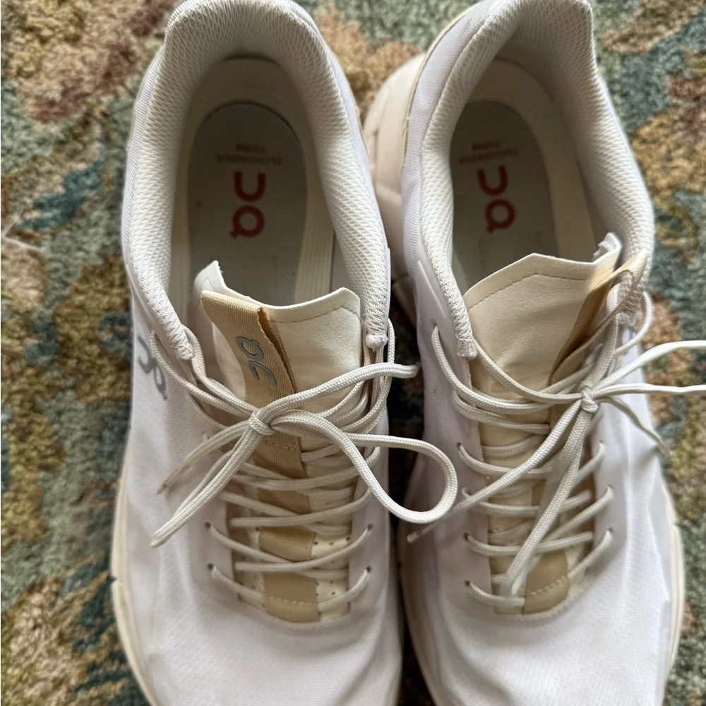 On Cloud Running Men's Cloudtec Lightweight Sneakers in White and Tan